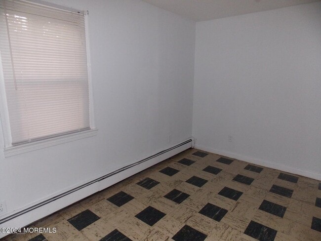 Building Photo - 914 Radnor Ave