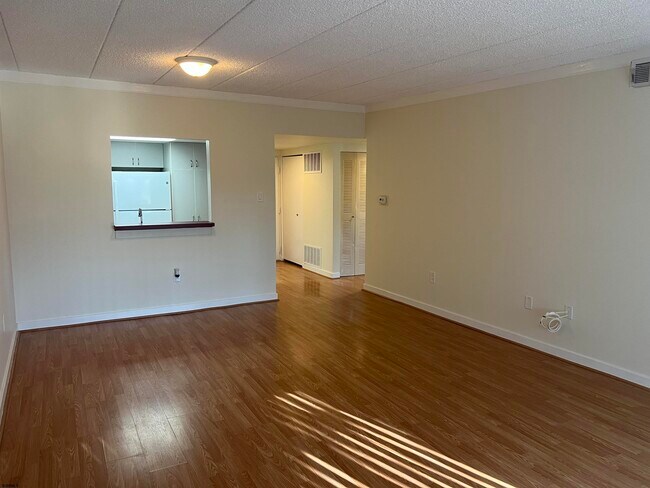 Building Photo - 2310 Dolphin Ave