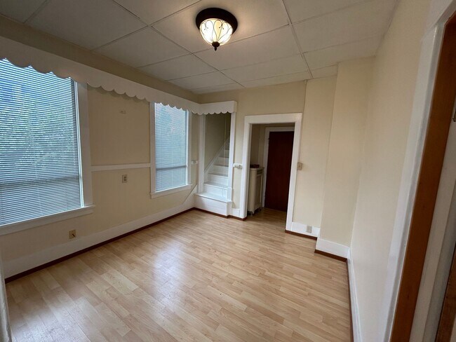 Building Photo - 1560