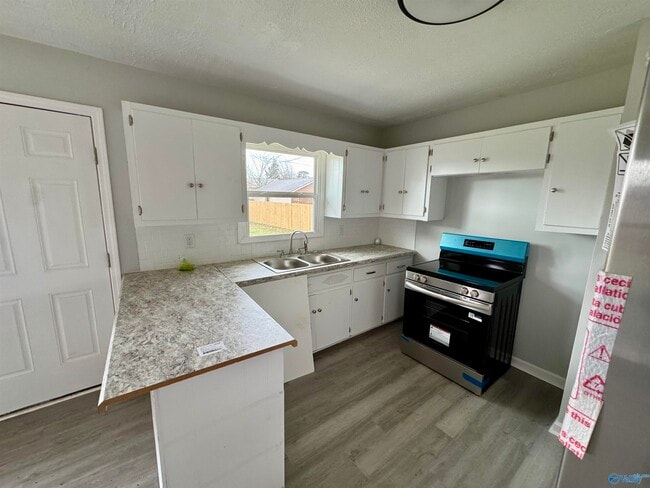 Building Photo - 1801 US Hwy 72 W