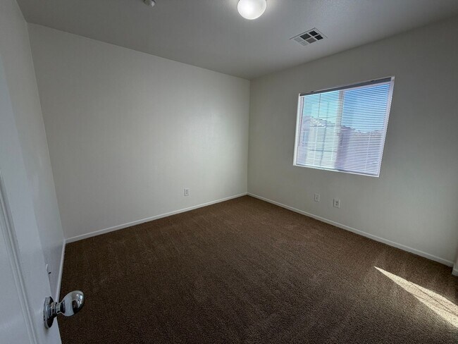 Building Photo - Discover a refreshed 4-bedroom, 2.5-bath home in Las Vegas 89149