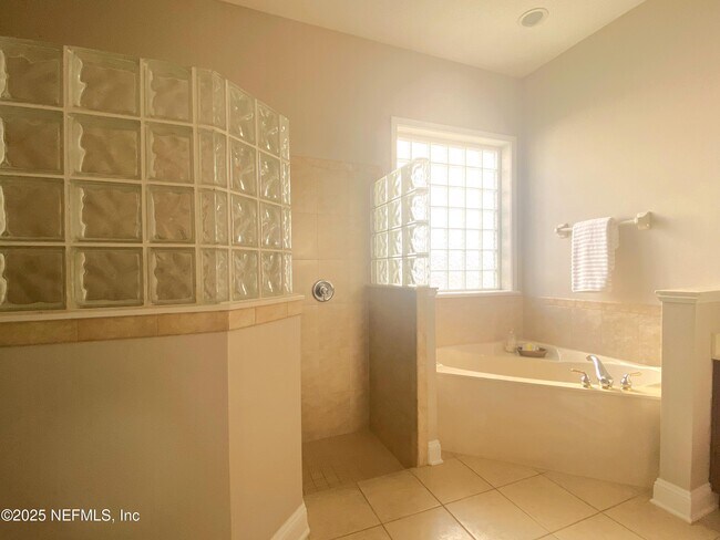 Building Photo - 1840 Rear Admiral Ln