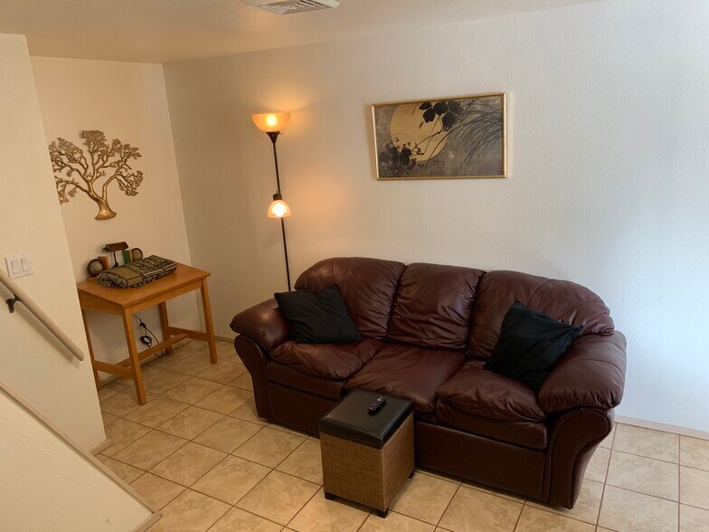 Building Photo - 1227 Parkhill Dr