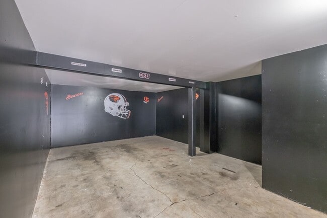 Building Photo - Stylish 2-Bedroom Condo Near OSU – Spaciou...