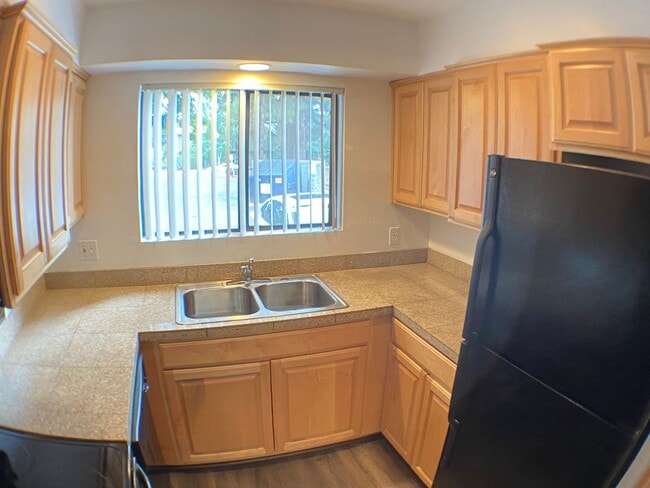 Building Photo - Don't miss out on this charming 2-bedroom,...
