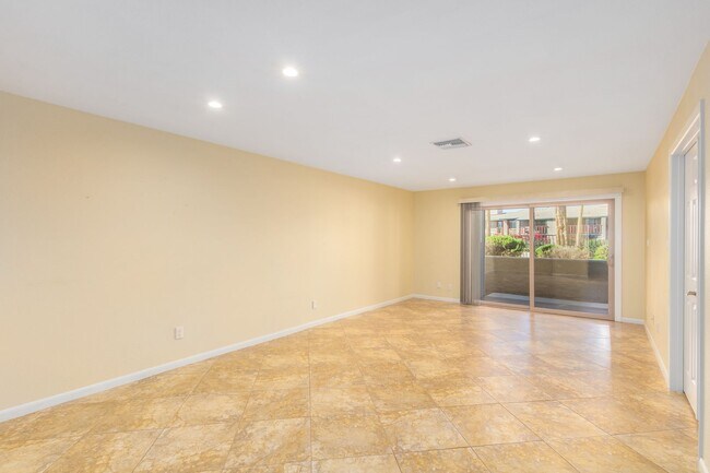 Building Photo - Remodeled 2-Bedroom, 2-Bath Condo in Prime Scottsdale Location