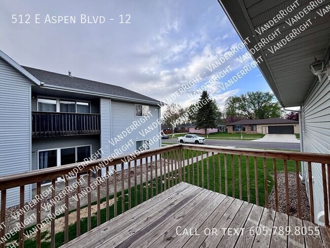 Building Photo - 512 E Aspen Blvd