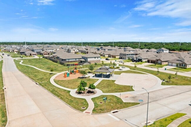 Building Photo - 1001 Hvn Hl Ln.