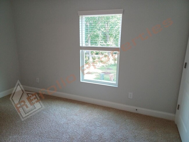Building Photo - 718 Rosefield Dr