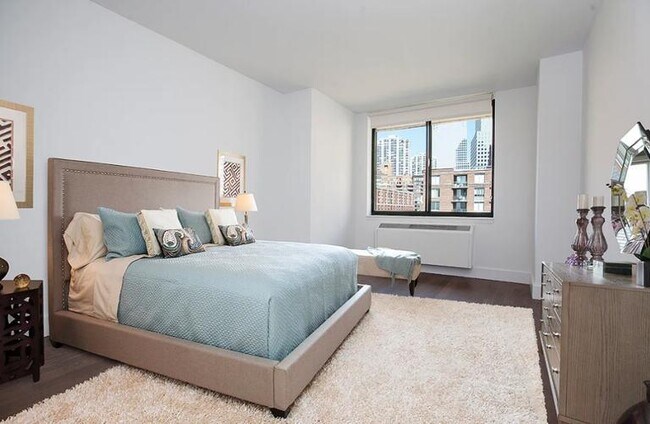 Building Photo - 4 bedroom in NEW YORK NY 10280