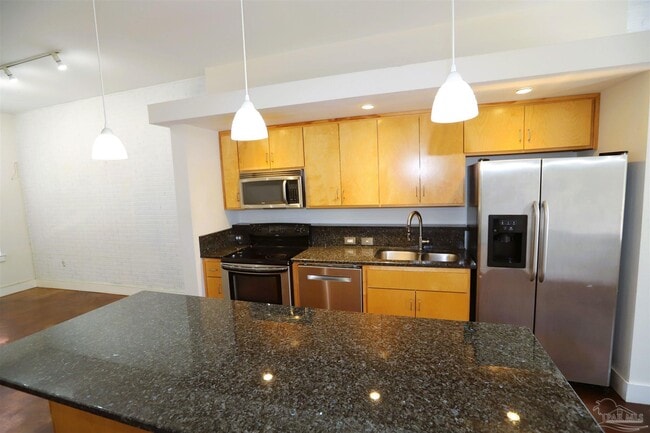 Building Photo - 613 N Alcaniz St