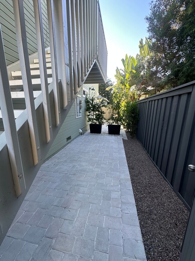 Building Photo - 335 S Grand St