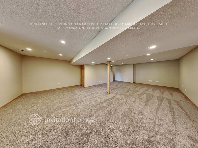 Building Photo - 2720 Autumn Woods Dr