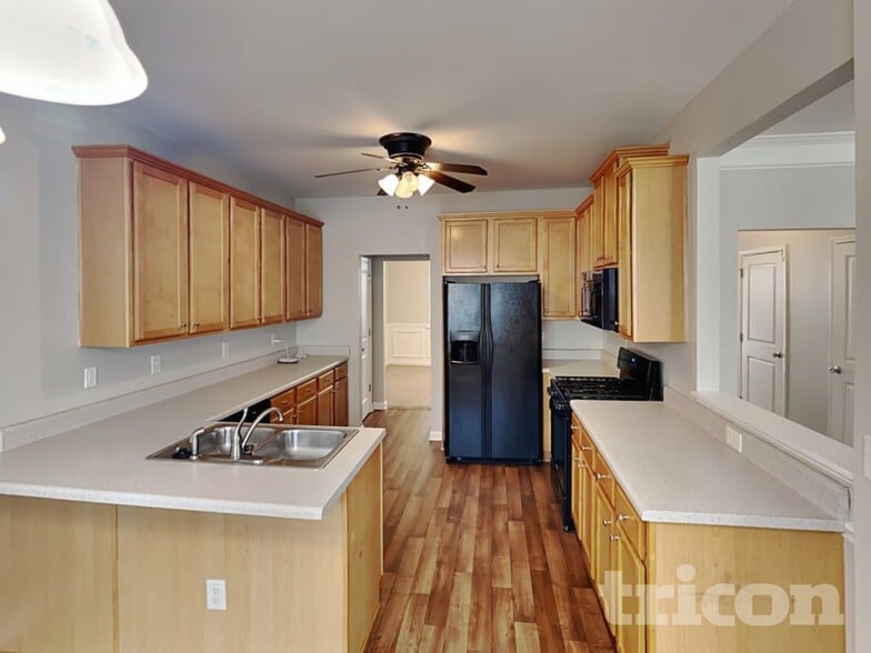 Building Photo - 34 Crescent Woode Dr