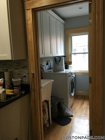 Building Photo - 152 Winchester St