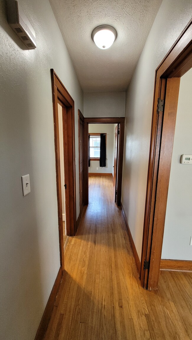 Building Photo - 908