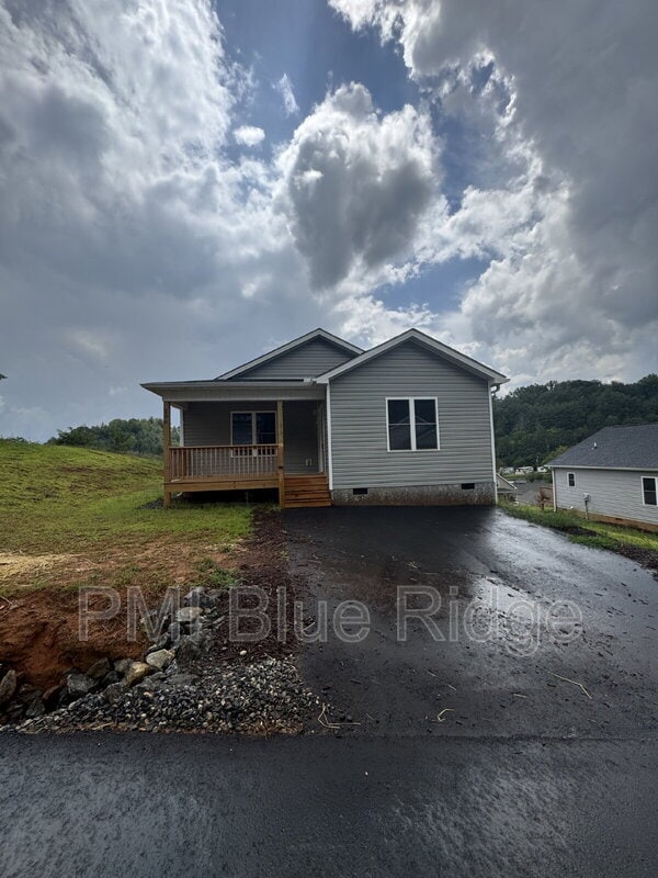 Primary Photo - 200 Quinn Hill Ln