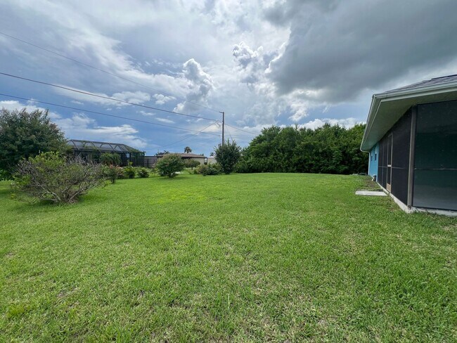 Building Photo - Annual ** Newly Renovated ** 3 Bedroom / 2...