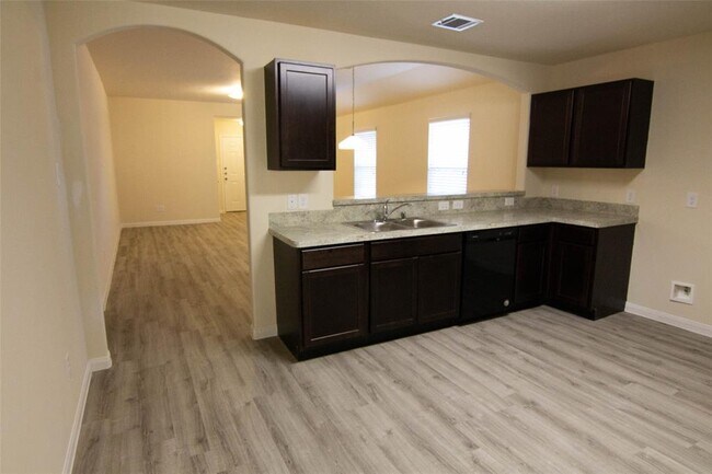 Building Photo - 212 Pronghorn Dr
