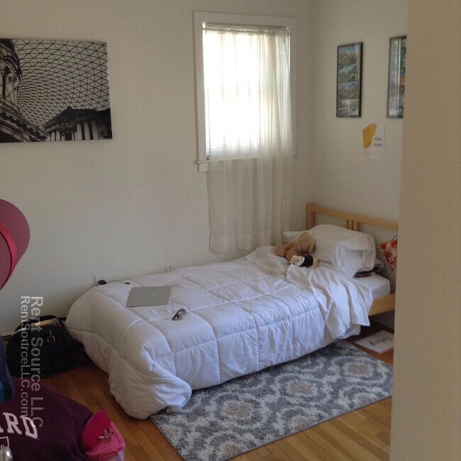 Building Photo - 8 Hingham St