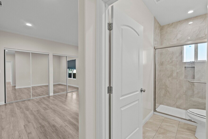 Building Photo - 6715 Cedros Ave