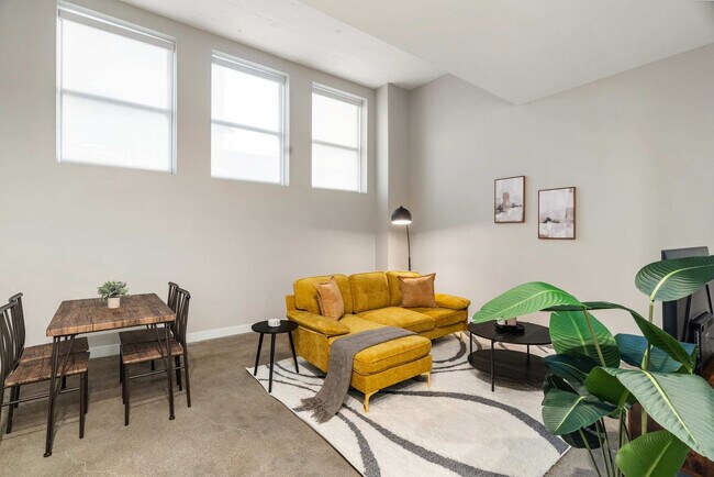 Building Photo - 205 W 4th St