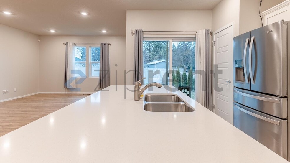 Building Photo - 5721 W Youngstown Ln