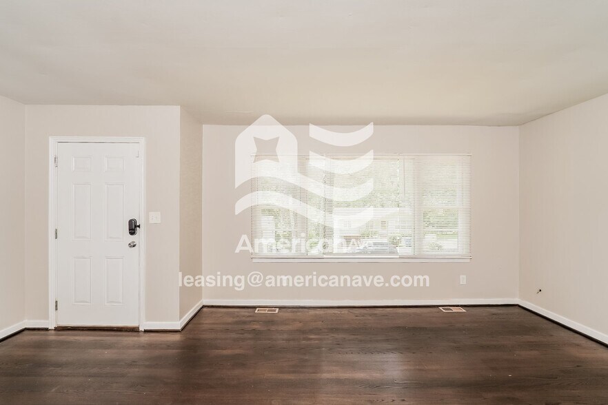 Building Photo - 905 Charles Cir