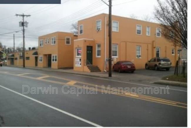 Building Photo - 7 E Main St