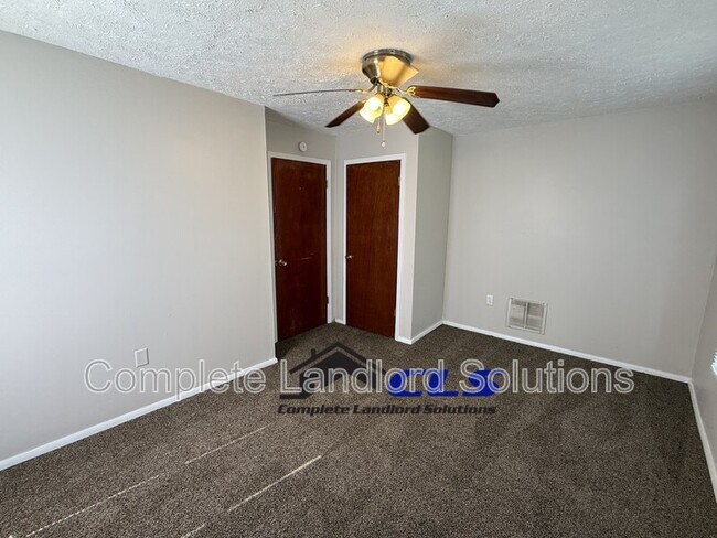 Building Photo - 2403 Locust St
