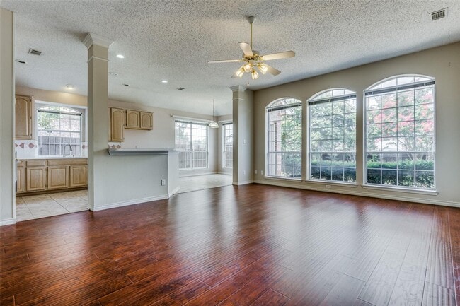 Building Photo - 1429 Sandlewood Dr