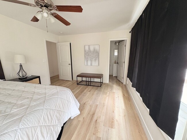 Building Photo - 4 Bedroom 2 Bath House For Rent in City He...