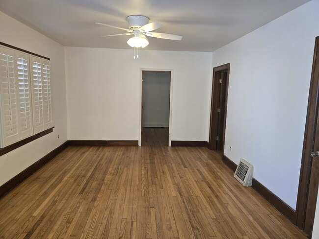 Building Photo - 310 Genoa Rd