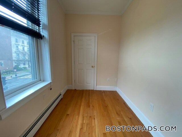 Building Photo - 435 Beacon St