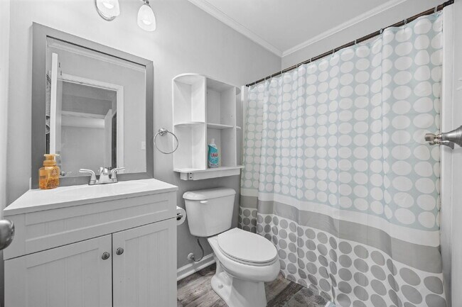 Building Photo - Charming 2-Bedroom Condo Near the Beach