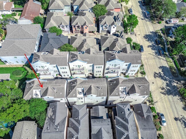 Building Photo - 925 W 23rd St