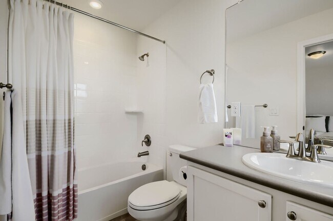 Building Photo - 677 Sundance Cir