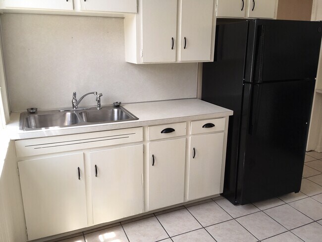 Kitchen - 1130 5th Ave