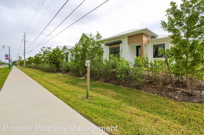 Building Photo - 3 br, 2 bath House - 3010 - 3060 Thomasson...