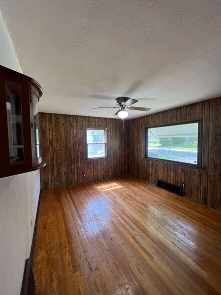 Building Photo - 5262 N 50th St
