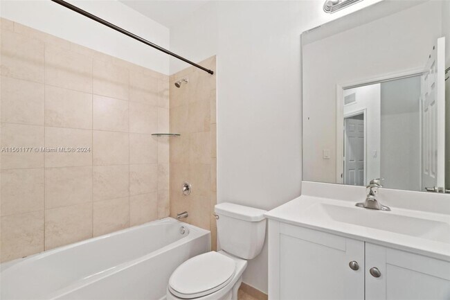 Building Photo - 177 SE 33rd Pl