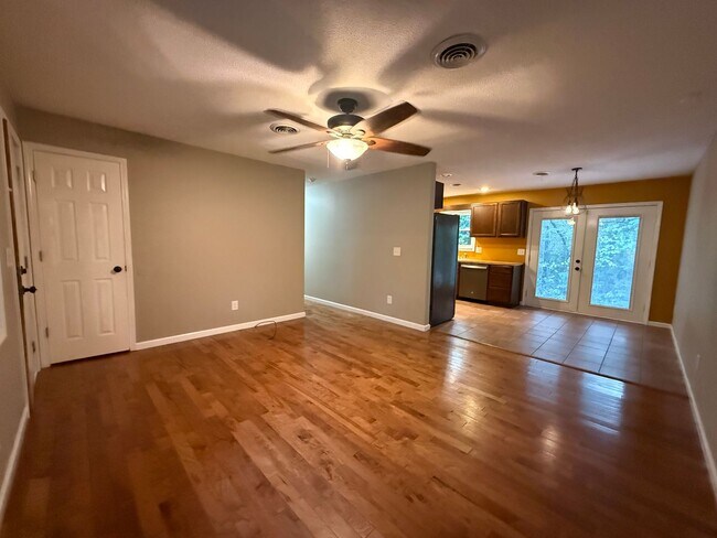 Building Photo - 32 Brown Ln