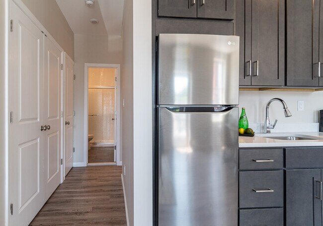 Building Photo - 56 Linden Ave