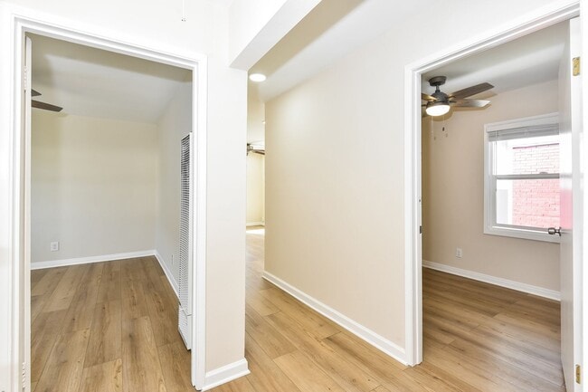 Building Photo - Sweet & Charming 2 Bedroom Richmond Apartment