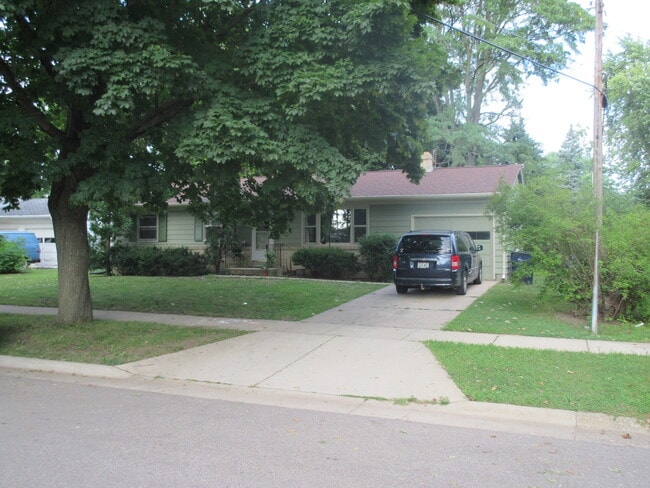 Primary Photo - 1132 N Fremont St