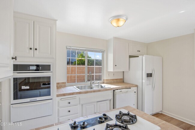 Building Photo - 2087 Rhoda St
