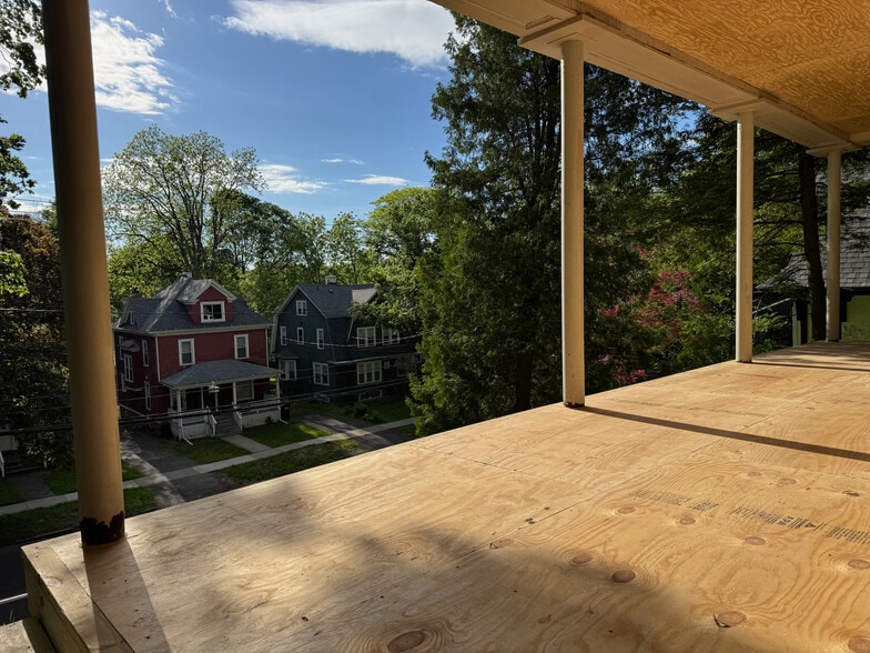Building Photo - 831 Lancaster Ave