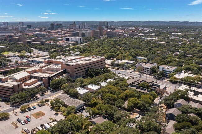 Building Photo - 914 E 32nd St