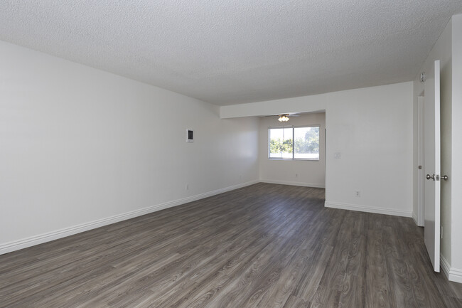 Building Photo - 1091 Calla Ave
