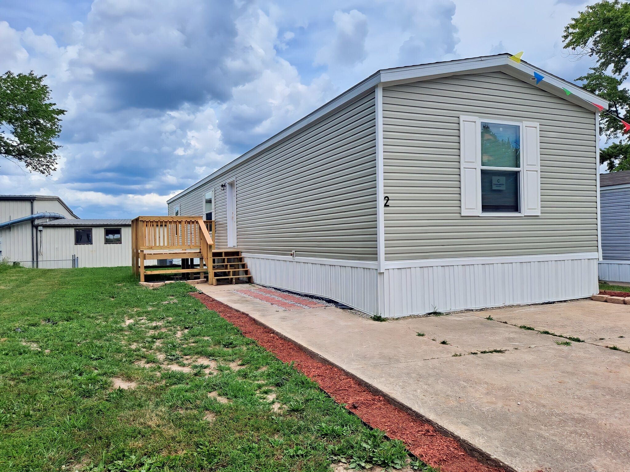 Building Photo - 2 Deerwood Park